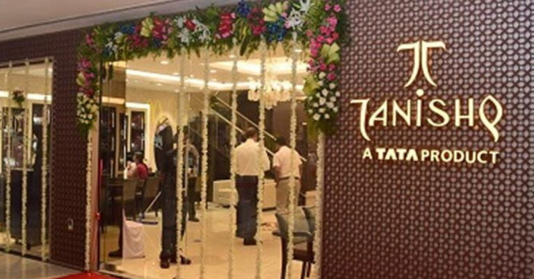 Blue Modern Investment Mobile App Promotion Facebook Ad (1)